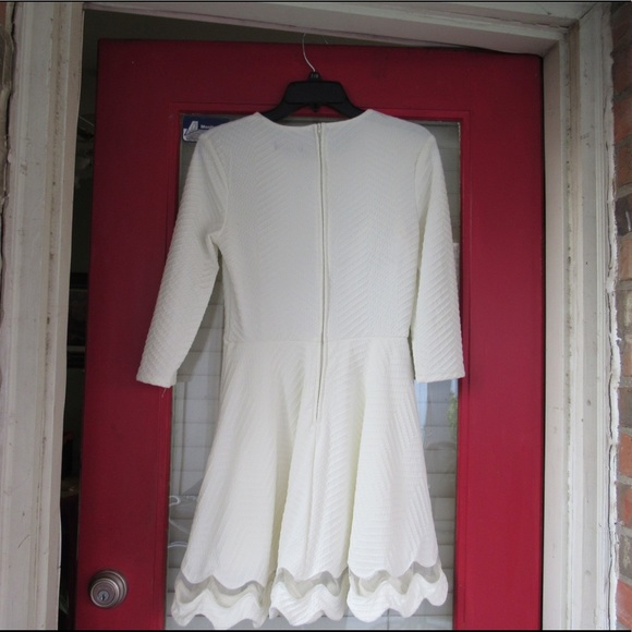 White Dress with sleeves - Picture 3 of 5